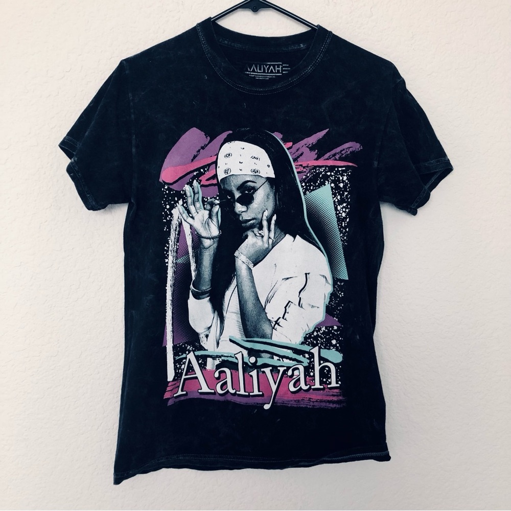 Aaliyah Women’s Officially Licensed Bandana Picture Image Graphic Tee T-Shirt